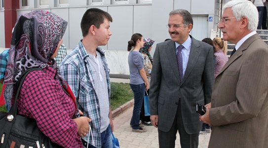 Üniversite Öğrencileri İle Sohbet Etti