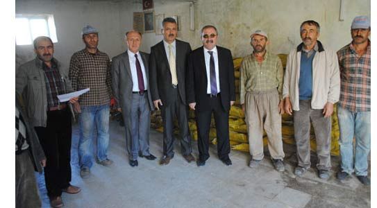 Üreticilere Gübre Ve İlaç Dağıtımı Yapıldı