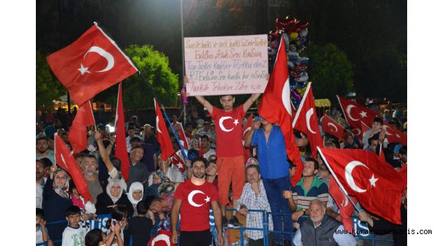 VATANDAŞLAR MEYDANI BOŞ BIRAKMIYOR