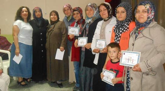 Velileri Sertifikalarını Aldı