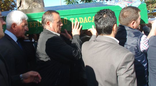 Yangında Ölen Aile Toprağa Verildi