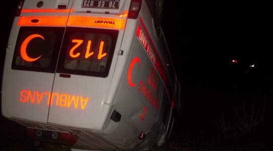 Yaralı Taşıyan Ambulans Kaza Yaptı