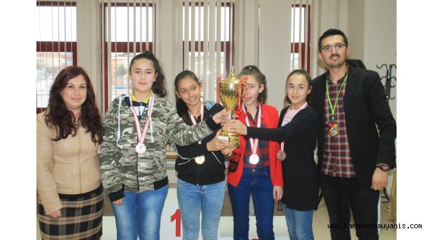 YILDIZLAR VE GENÇLER SATRANÇ TURNUVASI SONA ERDİ