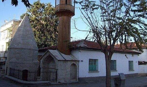 HALİL EFENDİ CAMİİ'NİN ÖNÜNDEKİ ÇEŞME
