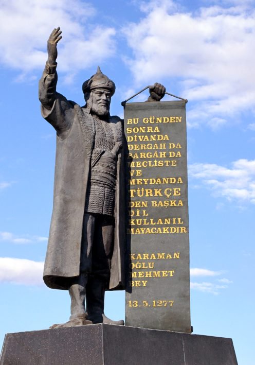 Mehmet Bey heykeline ne yapmalı?