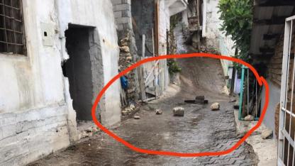 Ermenek'te Yıkılmayı Bekleyen Afet Evleri Tehlike Saçıyor