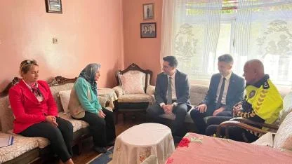 Kaymakam ve Başkan Vatandaşın Evine Konuk Oldu