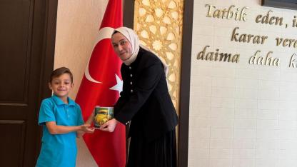 Minik Ali, kumbarasında biriktirdiği paraları Filistinli kardeşlerine bağışladı