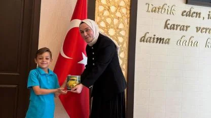 Minik Ali, kumbarasında biriktirdiği paraları Filistinli kardeşlerine bağışladı