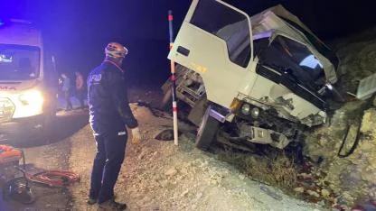 Kazada Araçta Sıkışan Sürücüyü AFAD Kurtardı
