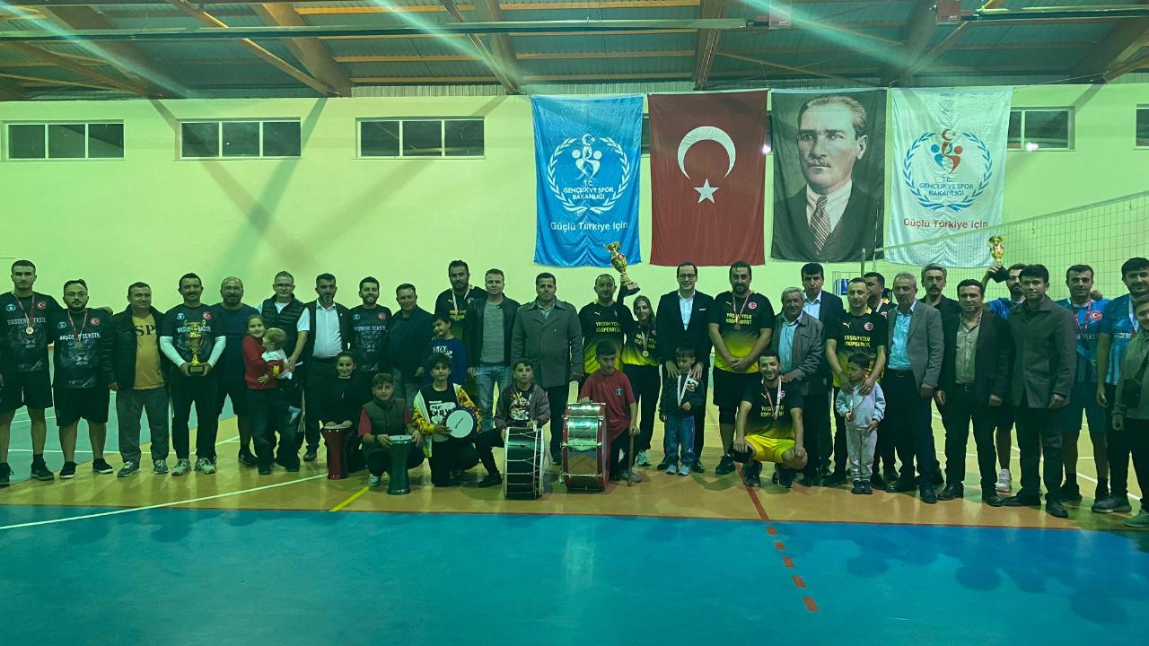 Sarıveliler’de Voleybol Turnuvası sona erdi