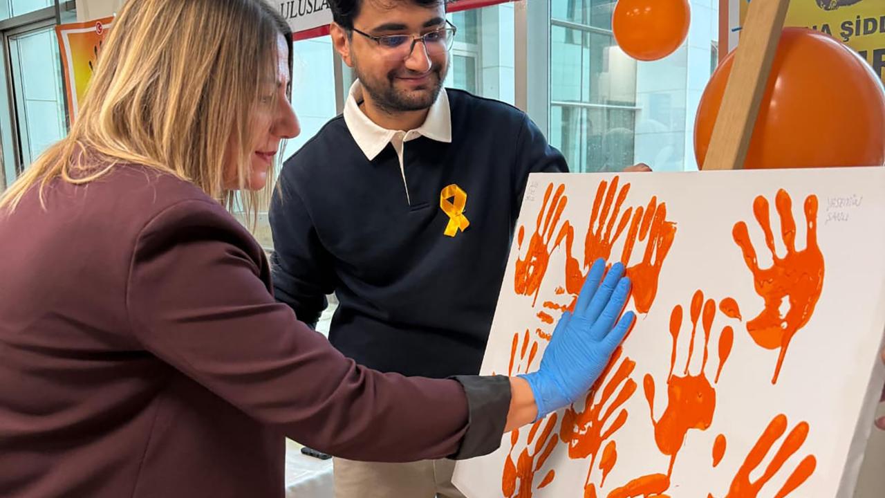 Hemşirelikte Liderlik Topluluğu’ndan “25 Kasım” Farkındalık Etkinliği