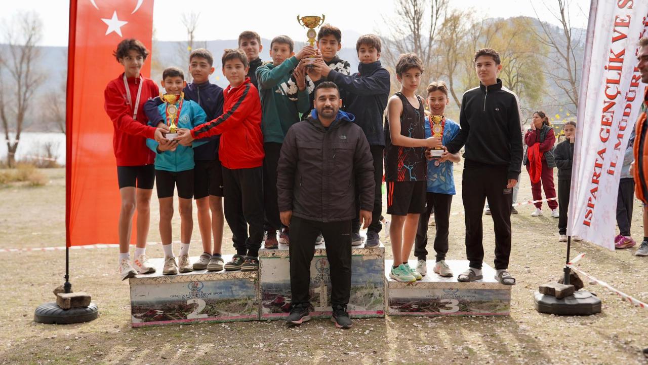 Karaman Atletizm Takımı&#039;ndan Büyük Başarı: Yarı Final Biletini Kaptılar!