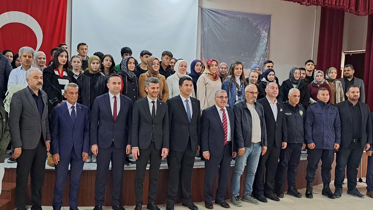 KMÜ’de “Aile, Toplum ve Değerler” Konulu Konferans ve Söyleşi Gerçekleştirildi