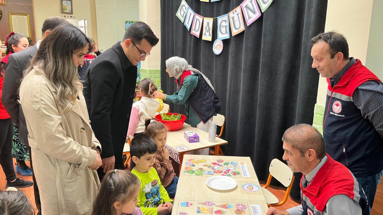 Minik Öğrencilere Bilinçli Tüketici Olmanın Yolları anlatıldı