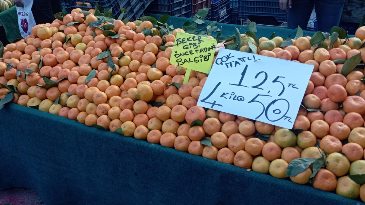 Pazarda Meyveler Yoğun İlgi Görüyor