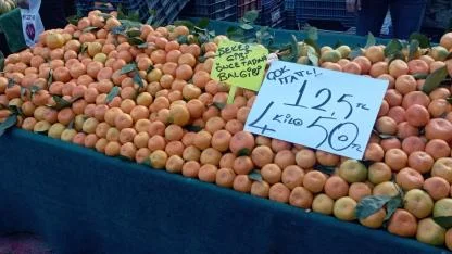 Pazarda Meyveler Yoğun İlgi Görüyor