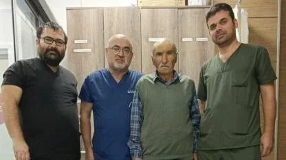 Yüksek Riskli Hastaya Tek Seansta 2 Anevrizma Müdahalesi: 8 Yıllık Stent Hayat Kurtardı