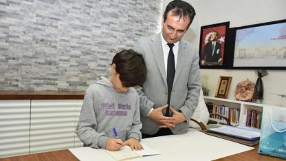 Bazen Bir Yaz Tatili, Bir Çocuğun Kaleminde Bir Köye Dönüşür