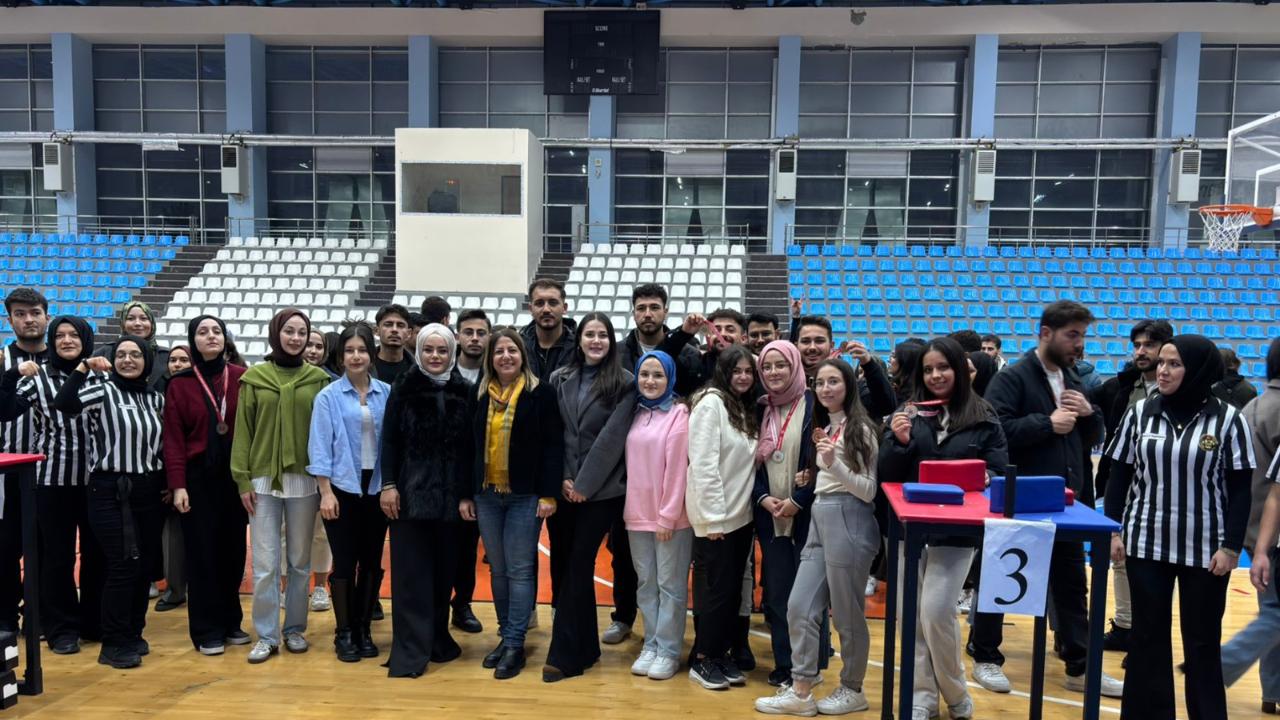 Bilek Güreşiyle Hemşire Ruhu Sahada