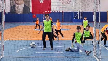 Ermenek İlkokullar Arası Futsal Turnuvası Coşkuyla Başladı
