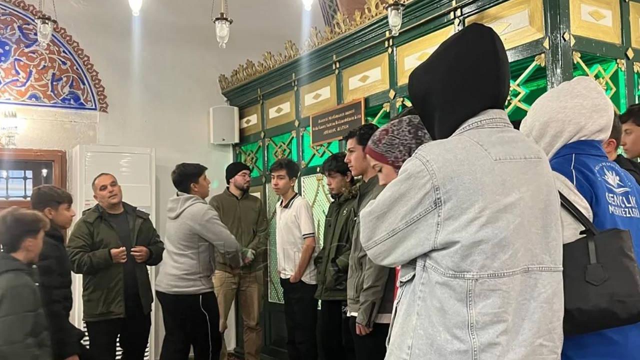 Gençlerden Mevlânâ Haftası’nda Anlamlı Ziyaret
