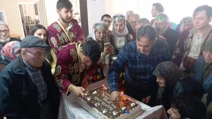 Halk Oyunları Topluluğu Huzurevini Ziyaret Etti