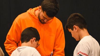 Karaman FK'lı oyuncular öğrencilerle buluştu