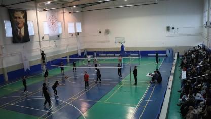 Kazımkarabekir’de Üniversite Öğrencileri Arası Voleybol Turnuvası Düzenlendi
