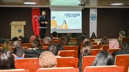 KMÜ’de “Etkili İletişim ve Sosyal Medya” Konulu Seminer Düzenlendi