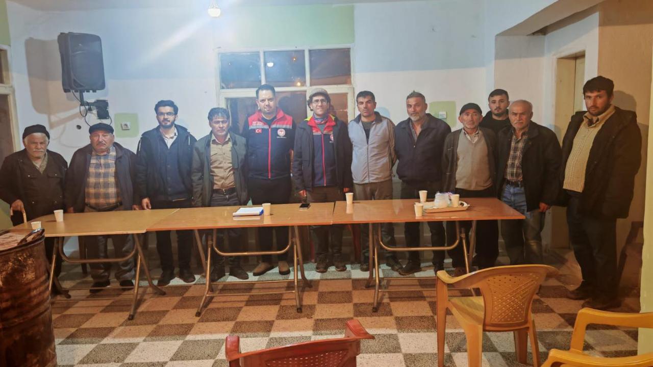 Pınarönü Köyünde Akşam Toplantısı Düzenlendi.