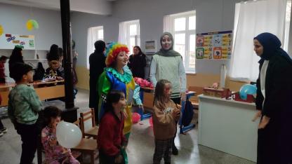 Hatuniye Kız Yurdu Öğrencilerinden “Isıtan Eller” Projesiyle Anlamlı Ziyaret