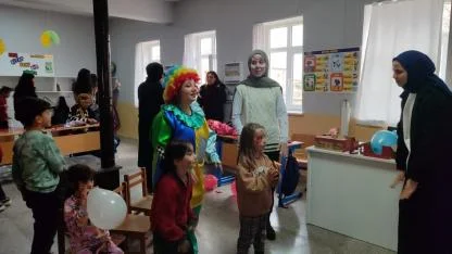 Hatuniye Kız Yurdu Öğrencilerinden “Isıtan Eller” Projesiyle Anlamlı Ziyaret