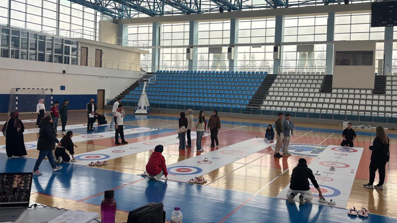 Sağlıklı Yaşam İçin Curlıng Turnuvası Düzenlendi