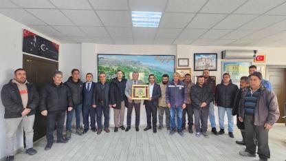 Belediye Personelinden, Başkan Abdulkadir Ateş’e Doğum Günü Sürprizi