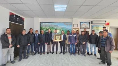 Belediye Personelinden, Başkan Abdulkadir Ateş’e Doğum Günü Sürprizi