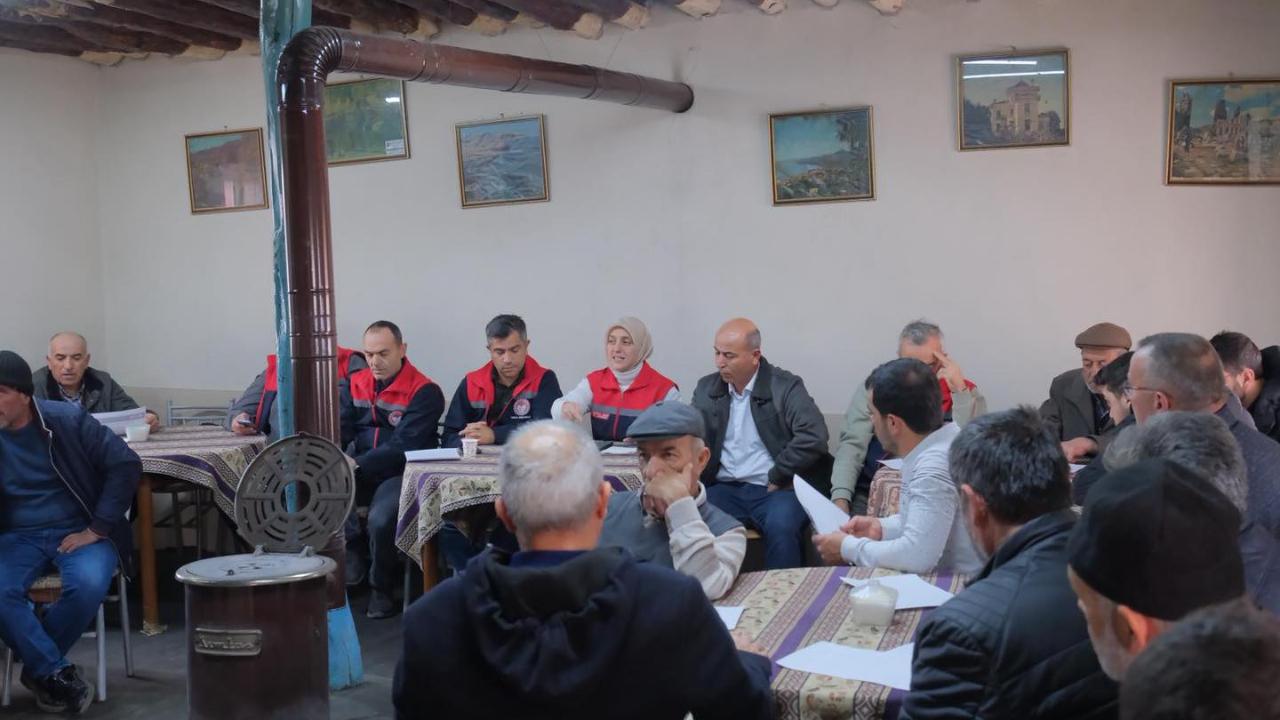 İl Tarım, Dinek Köyü’nde Üreticilerin Sorunlarını Yerinde Dinledi