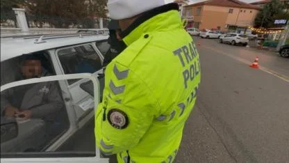 Karaman Emniyeti’nden Yoğun Mesai: Arananlar Yakalandı, Trafik ve Asayişte Büyük Operasyon