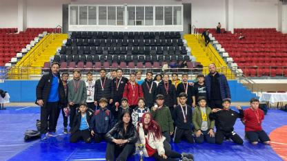 Karaman’da Minikler Güreş Müsabakaları Tamamlandı