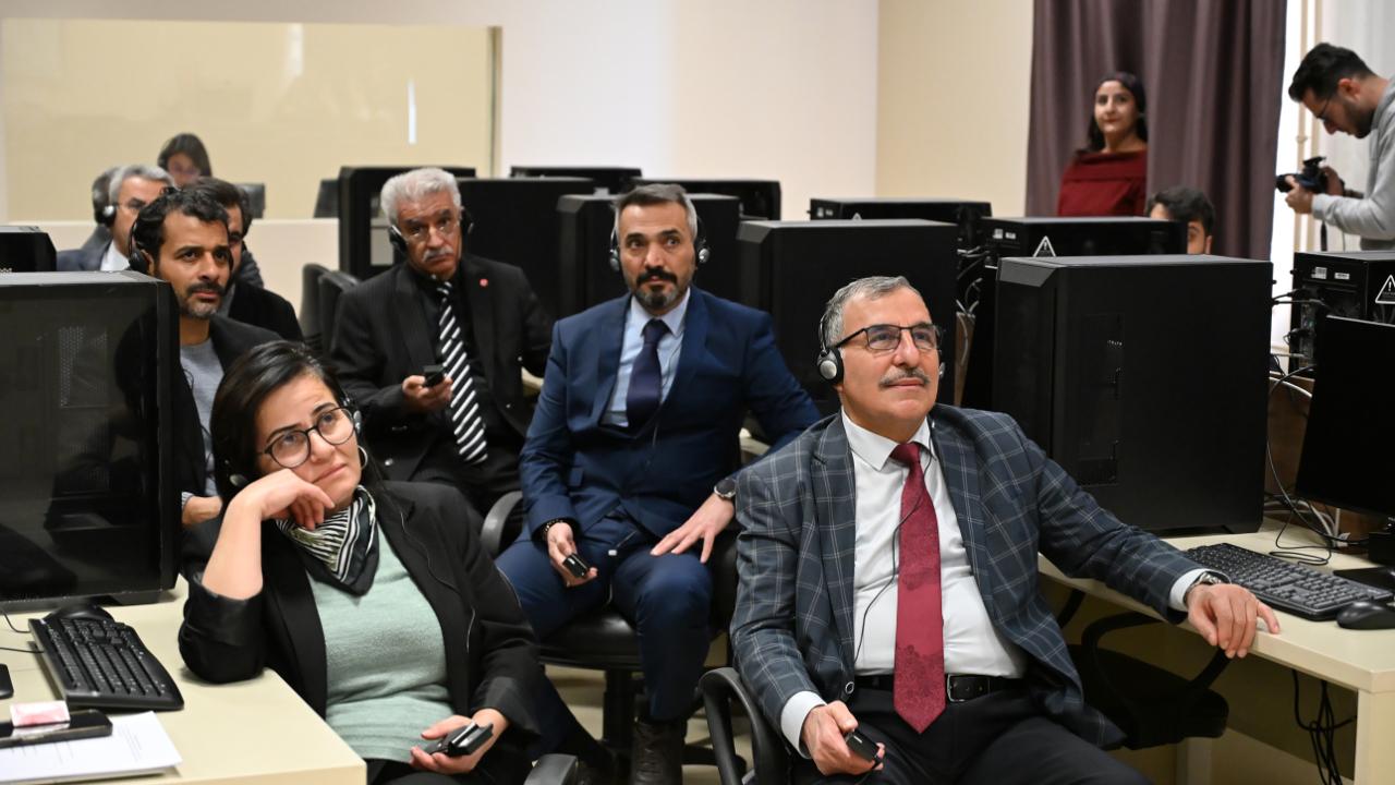 KMÜ’de İleri Donanımlı Çeviri Laboratuvarı Açıldı