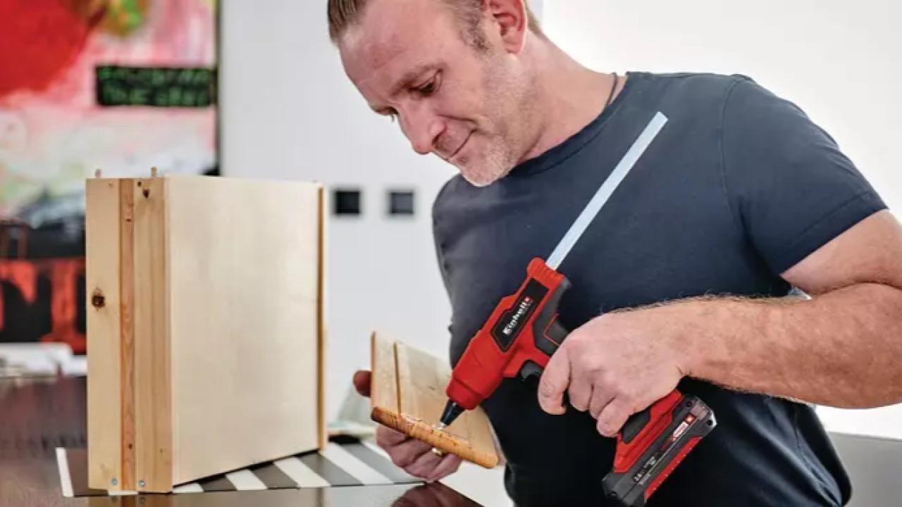 Küçük Detaylarda İşin Yürüyüp Yürümeyeceğini Belirleyen Alet; Silikon Tabancası