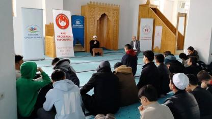 Miraç Kandili’nde Gençler Camide Buluştu