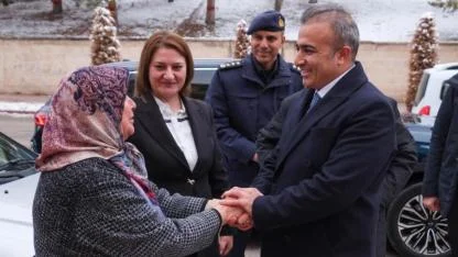 Vali Çiçek Göreve Şehit Ailesini Ziyaret Ederek Başladı