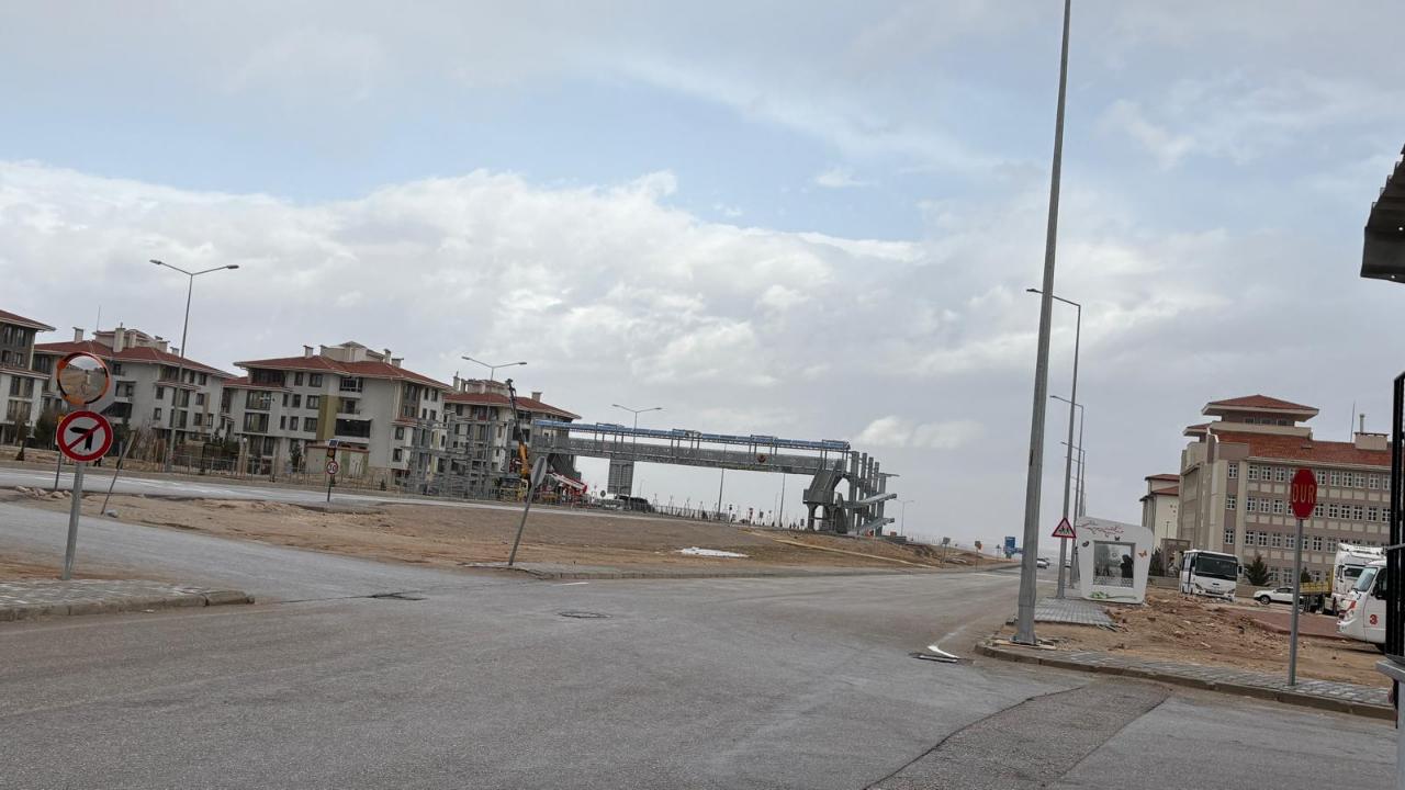 4 ve 5. TOKİ Arasındaki Üst Geçide Engelli Rampası Yapılıyor