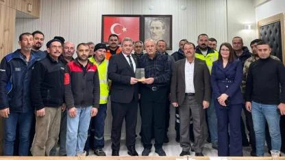 Akçaşehir Belediyesi’nde Anlamlı Veda: 35 Yıllık Emek Alkışlarla Uğurlandı