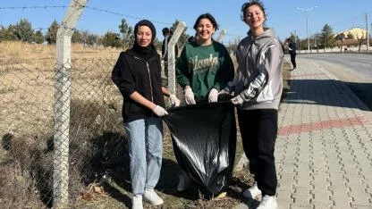 Akçaşehir İçin El Ele: Gençlerden Örnek Davranış