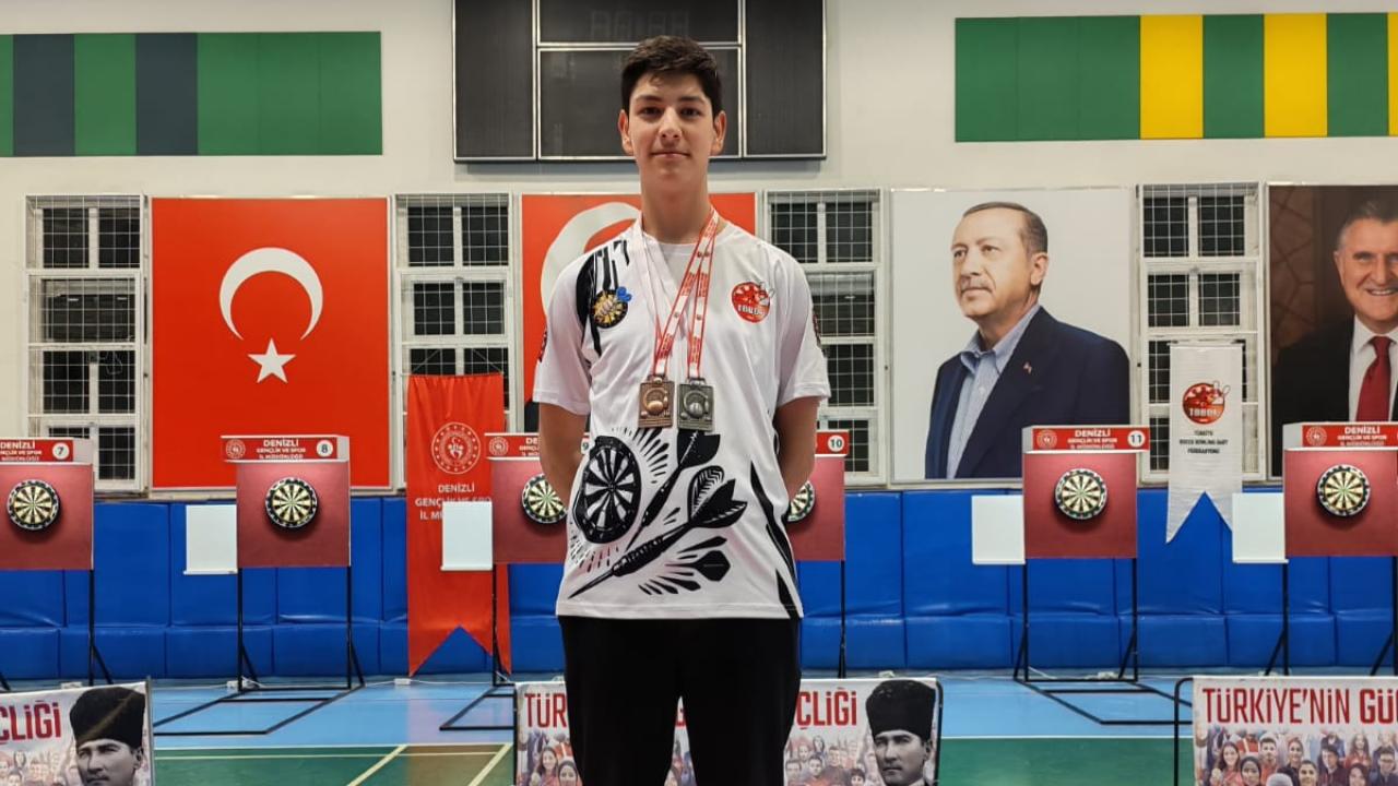 Akgöz’den Çifte Madalya