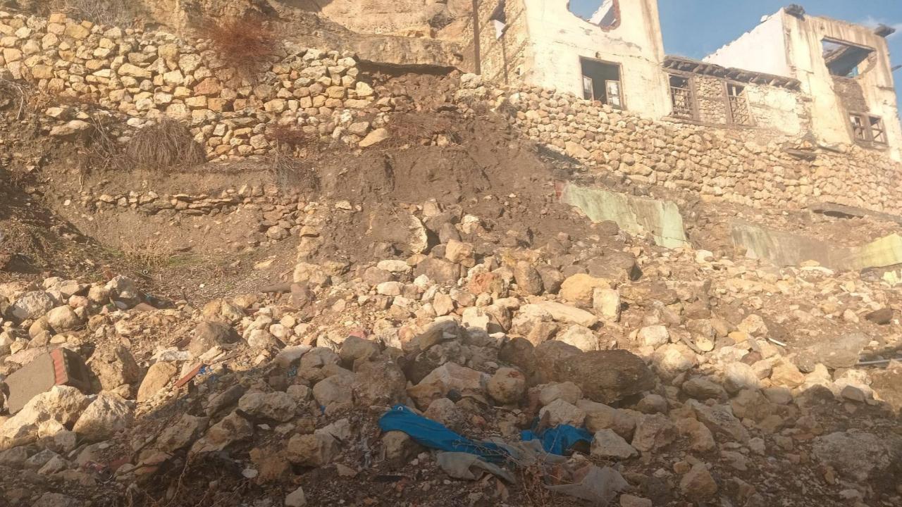 Ermenek’te Boşaltılan Afet Evleri Tehlike Saçıyor