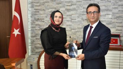 "Gecenin Esrarına Tutkun" Raflardaki Yerini Aldı