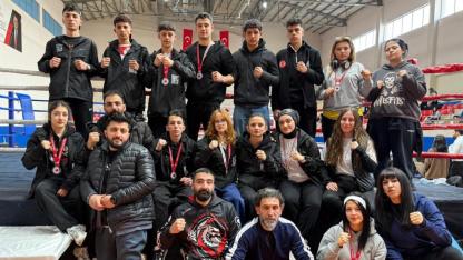 Karaman Muaythai Takımı Kayseri'den madalyalarla döndü